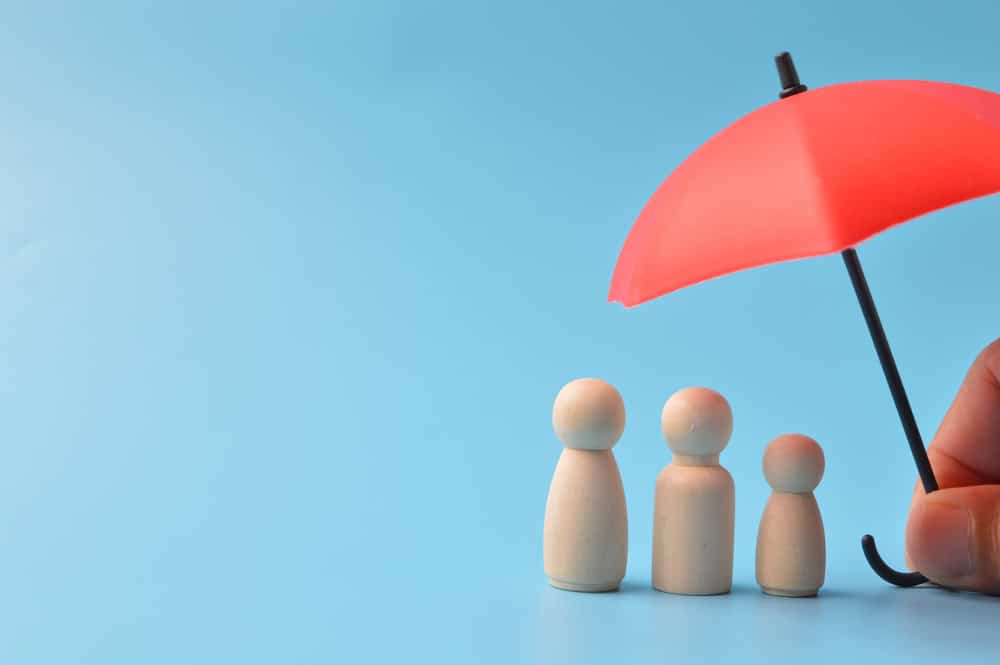 Red,Toy,Umbrella,And,Wooden,Doll,Figures,Isolated,On,A